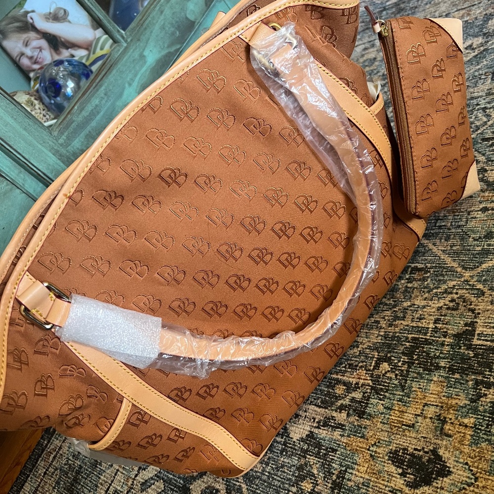 NWT Dooney & Bourke Medium Tote
